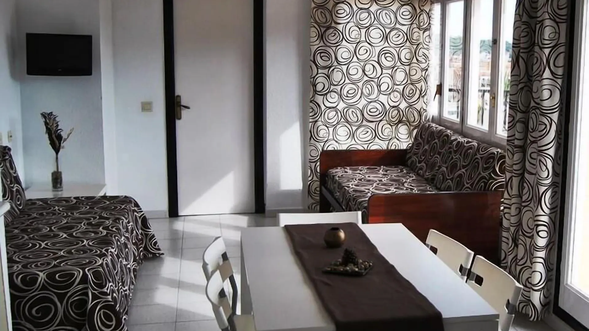 Apartaments Ar Enjoy Monjardi Lloret de Mar Apartment