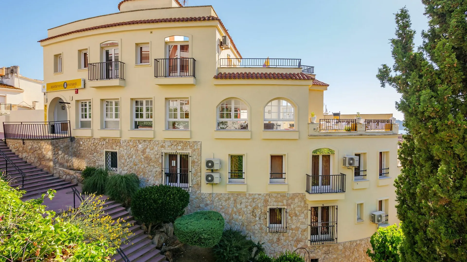 Apartaments Ar Enjoy Monjardi 료렛 드 마르 아파트